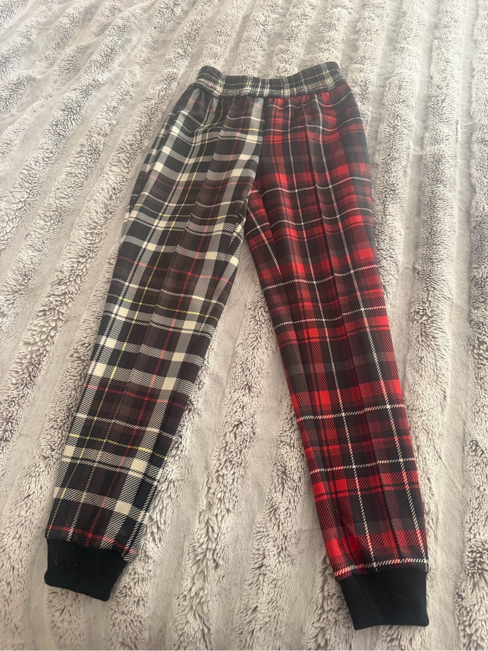 Alice + Olivia Black & Cream Plaid Elastic Waist Joggers - Picture 2 of 5